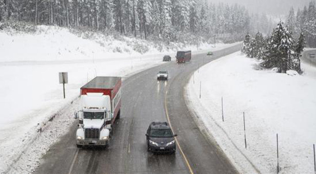 Traffic carefully makes it way up Interstate 80 in California. Photo  Reuters/Max Whittaker