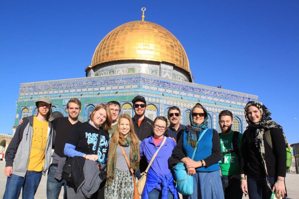 group photo of students who traveled to Israel