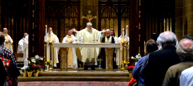 A Roman Catholic Communion service. Image by: cinfo.online